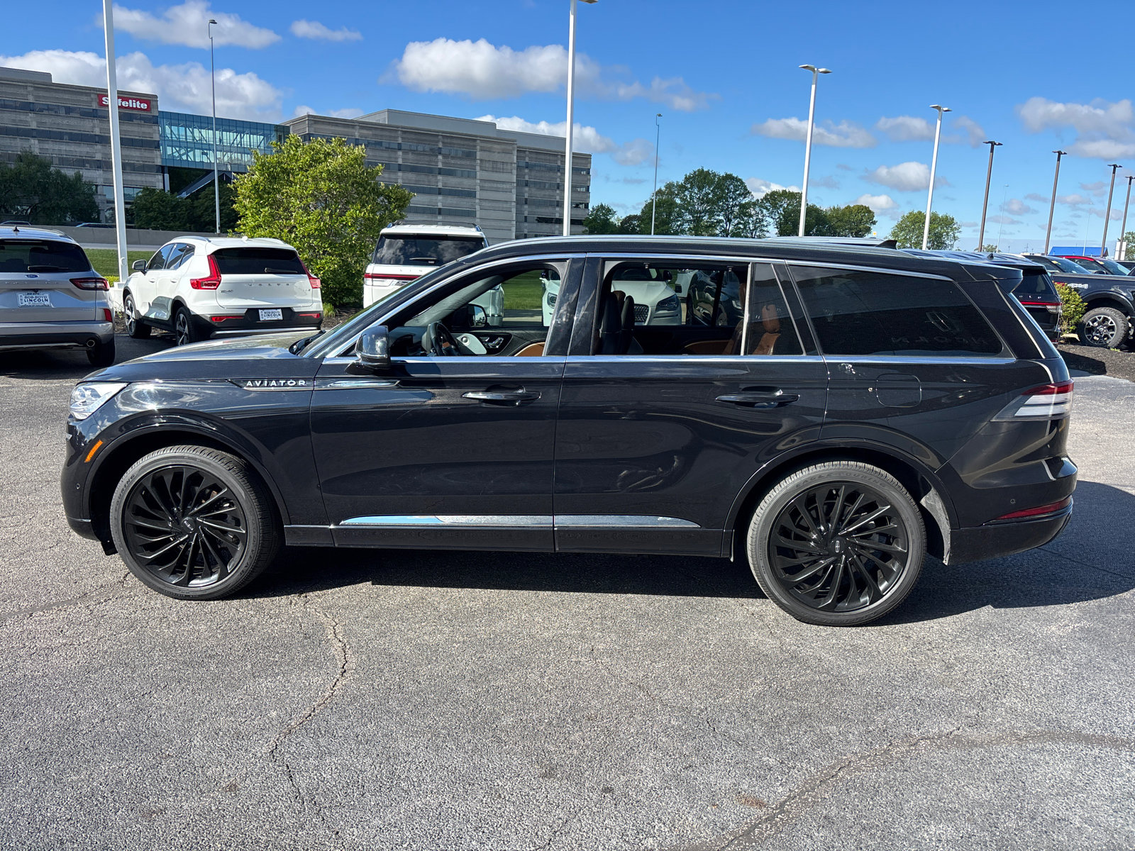 Used 2021 Lincoln Aviator Reserve w/ Equipment Group 210A AWD/4WD image 4