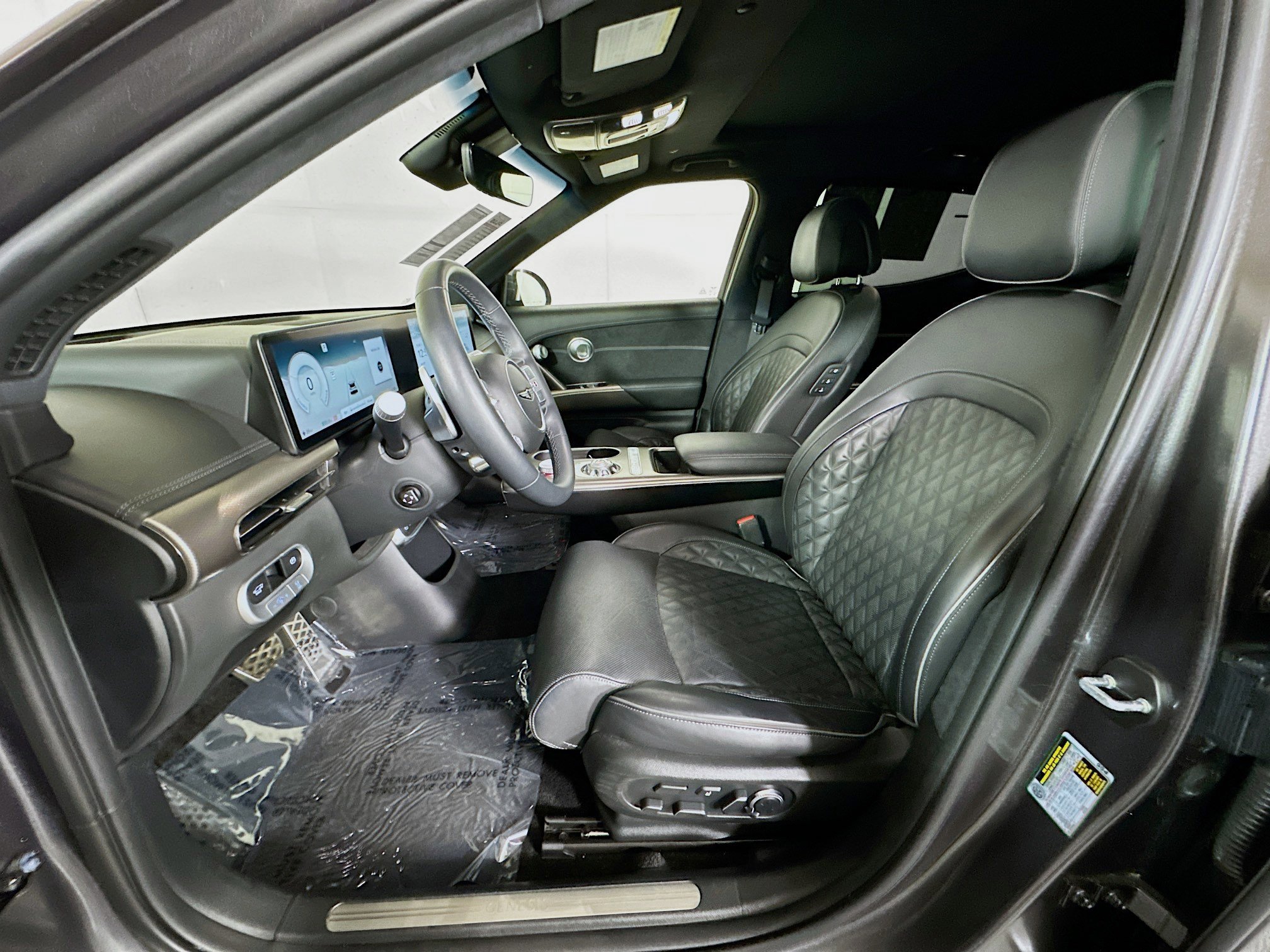 Used 2023 Genesis GV60 Performance image 12