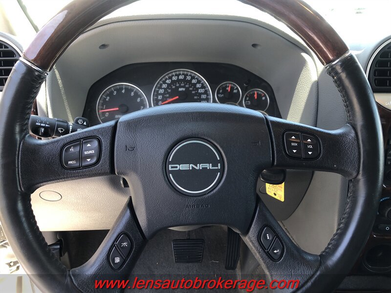 Used 2007 GMC Envoy Denali RWD image 12