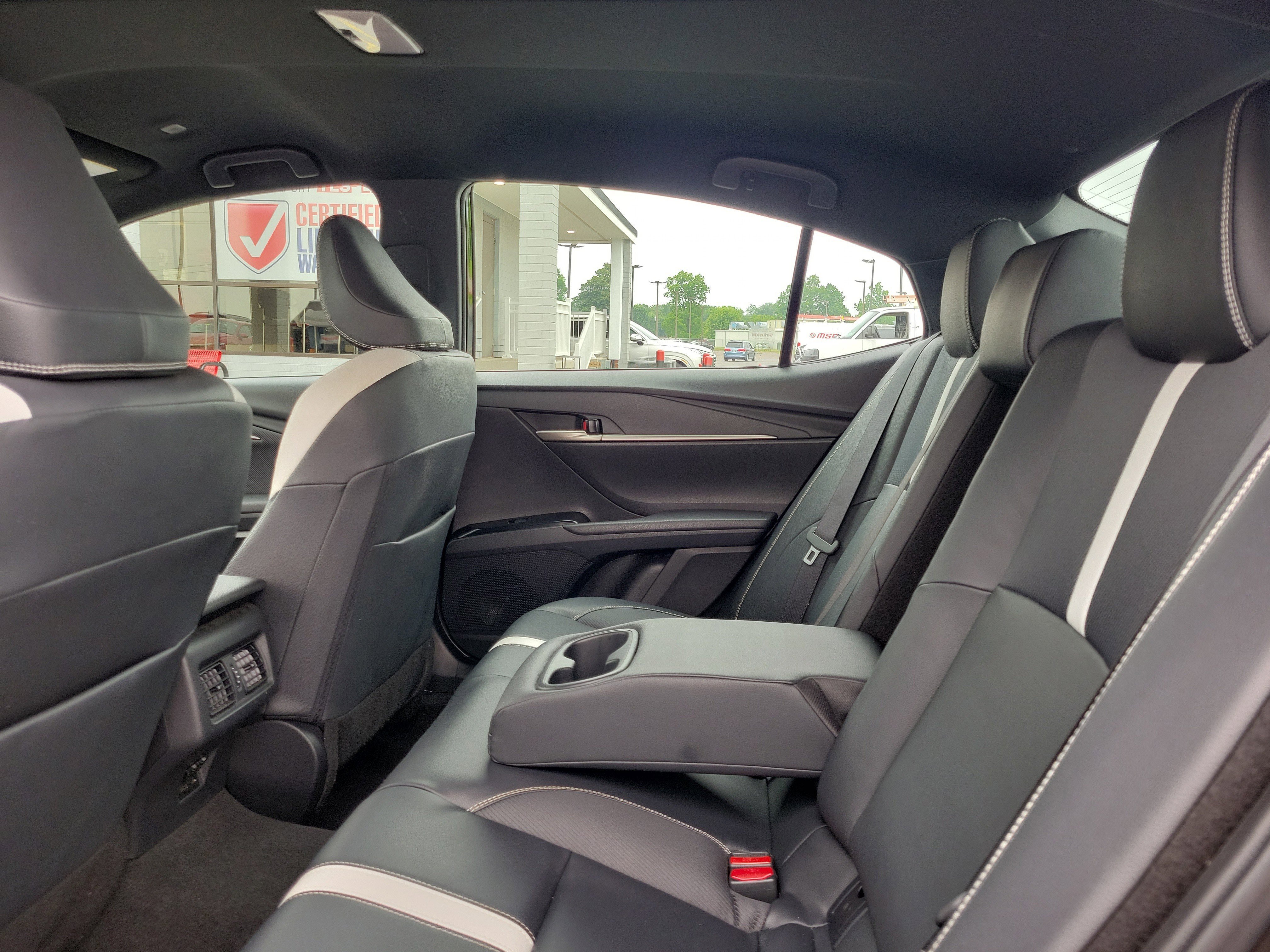 Used 2025 Toyota Camry SE FWD image 11