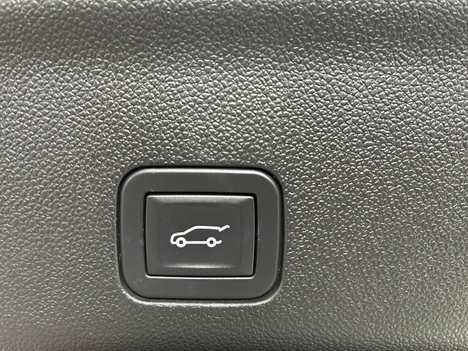 Used 2025 Chevrolet Suburban Z71 AWD/4WD image 13