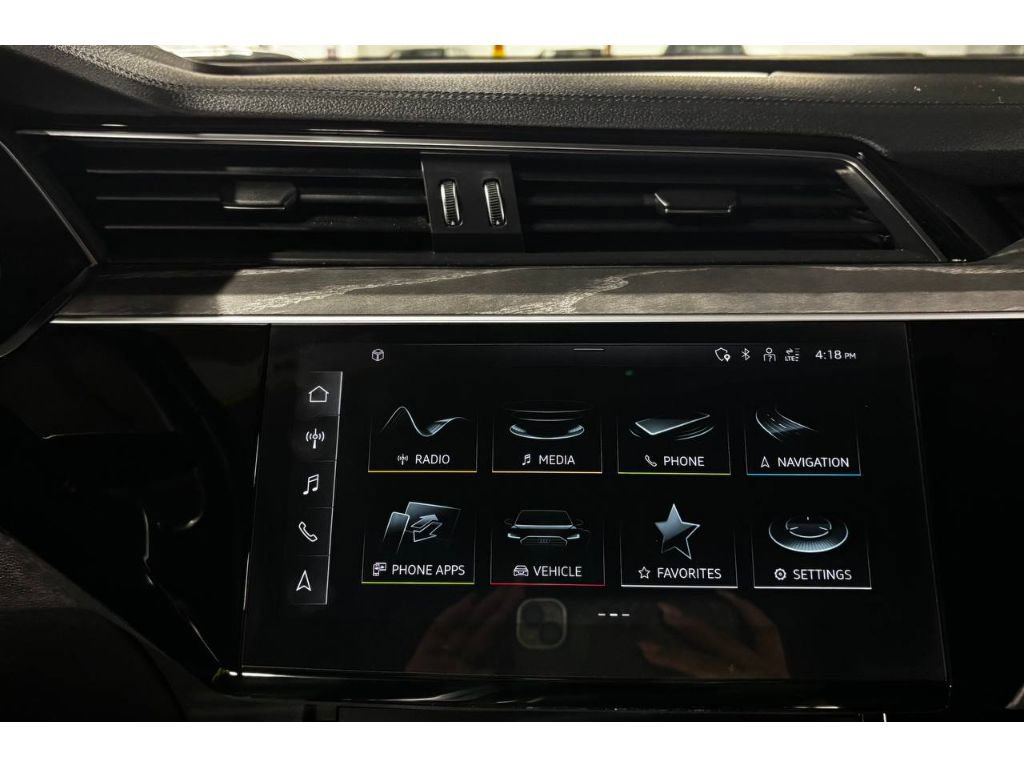 Used 2024 Audi Q8 e-tron Premium image 31