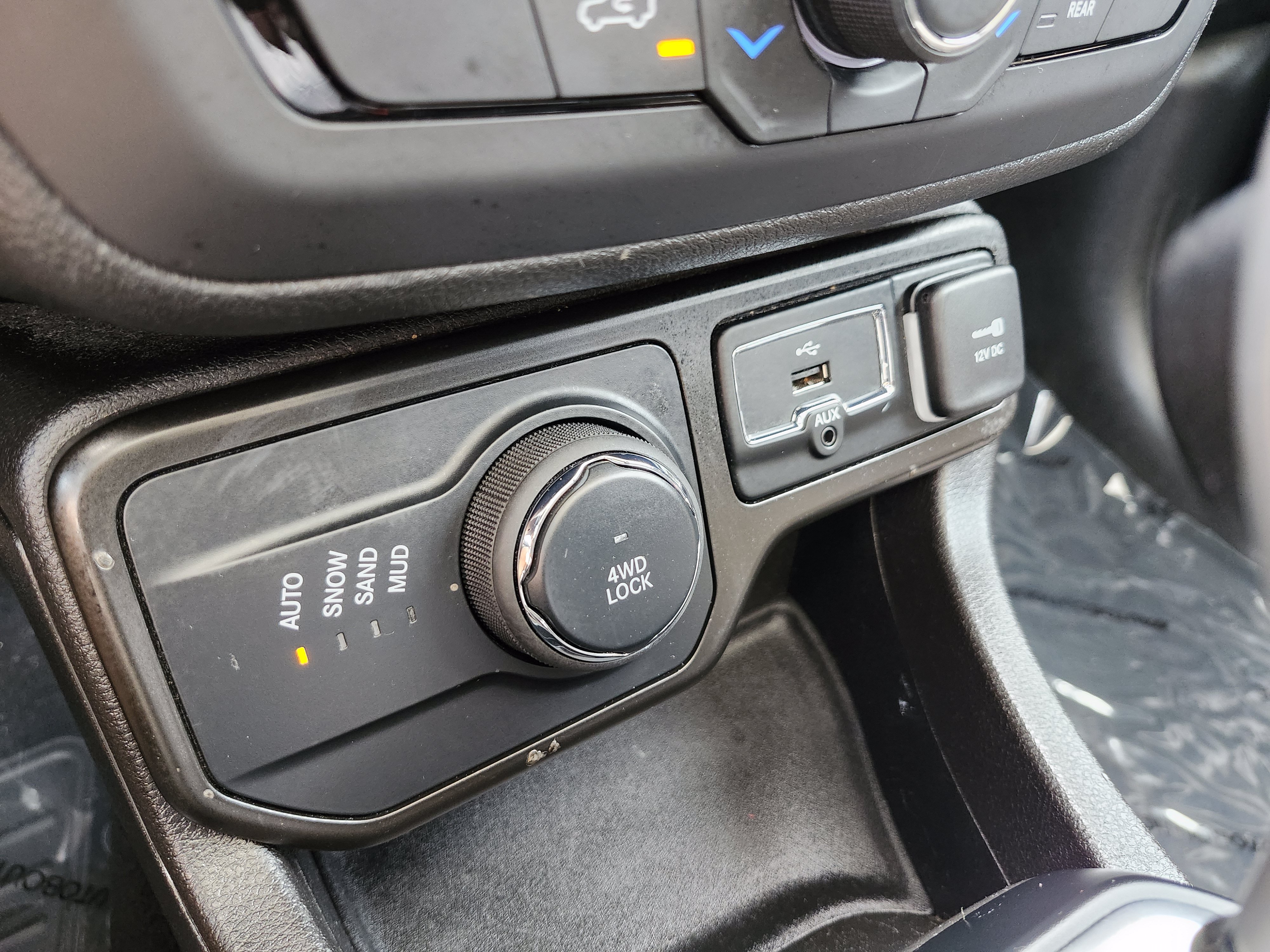 Used 2021 Jeep Renegade Latitude w/ Sun & Sound Group AWD/4WD image 8