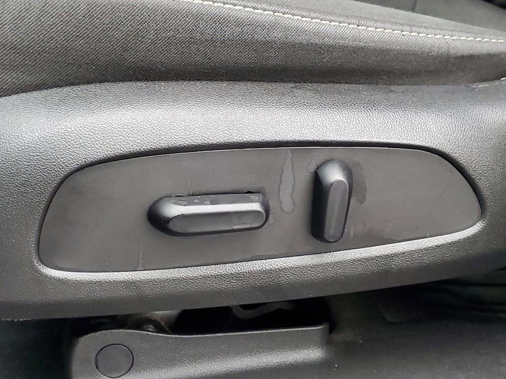 Used 2019 GMC Acadia SLE image 6