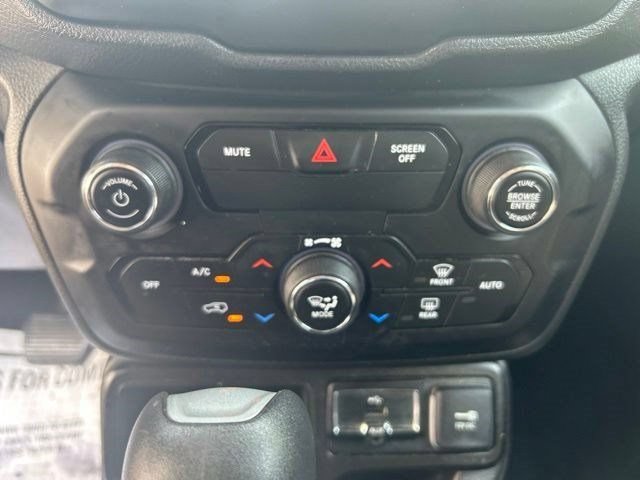 Used 2020 Jeep Renegade Latitude FWD image 26