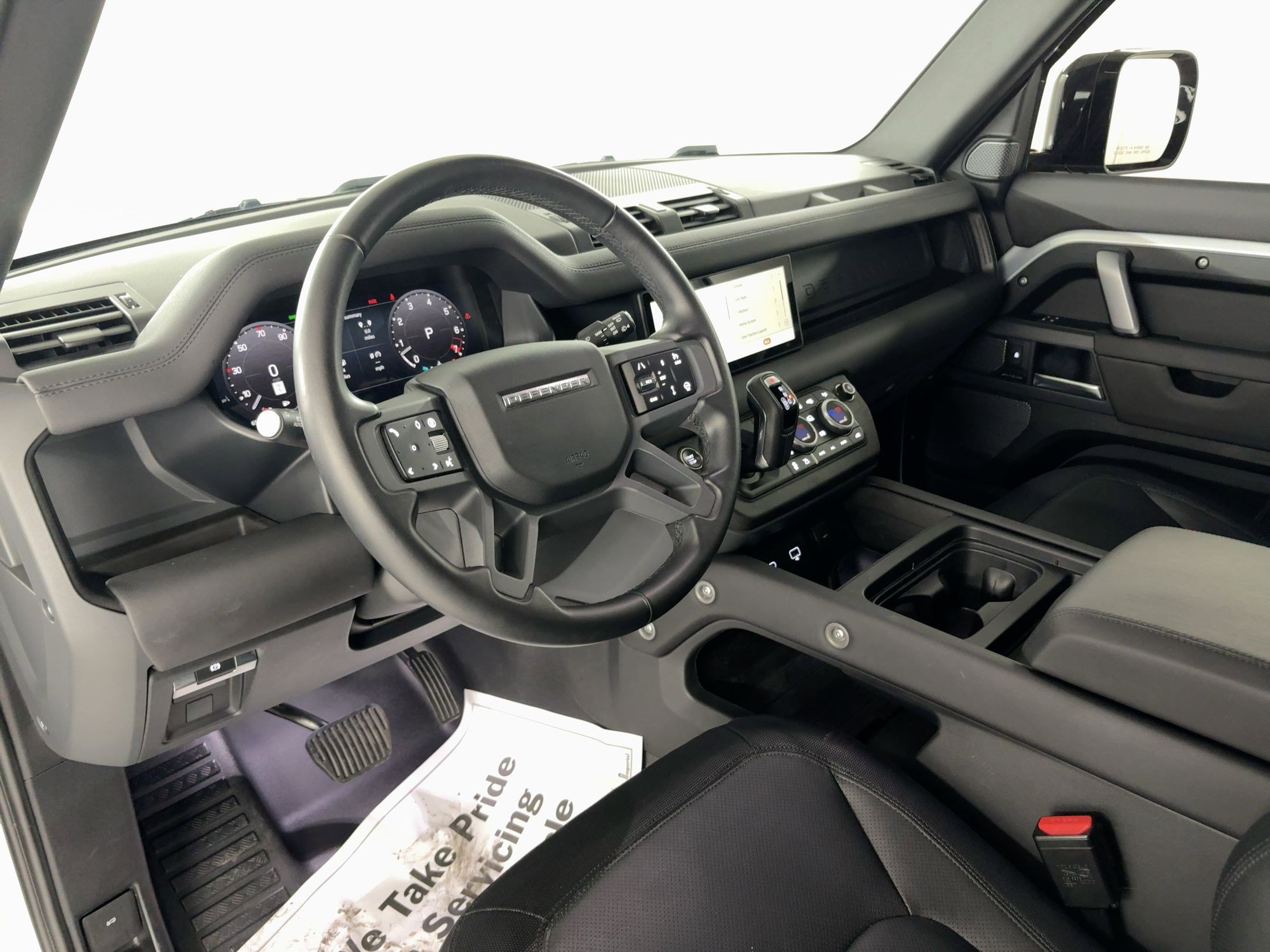 Used 2024 Land Rover Defender 110 X-Dynamic SE image 4