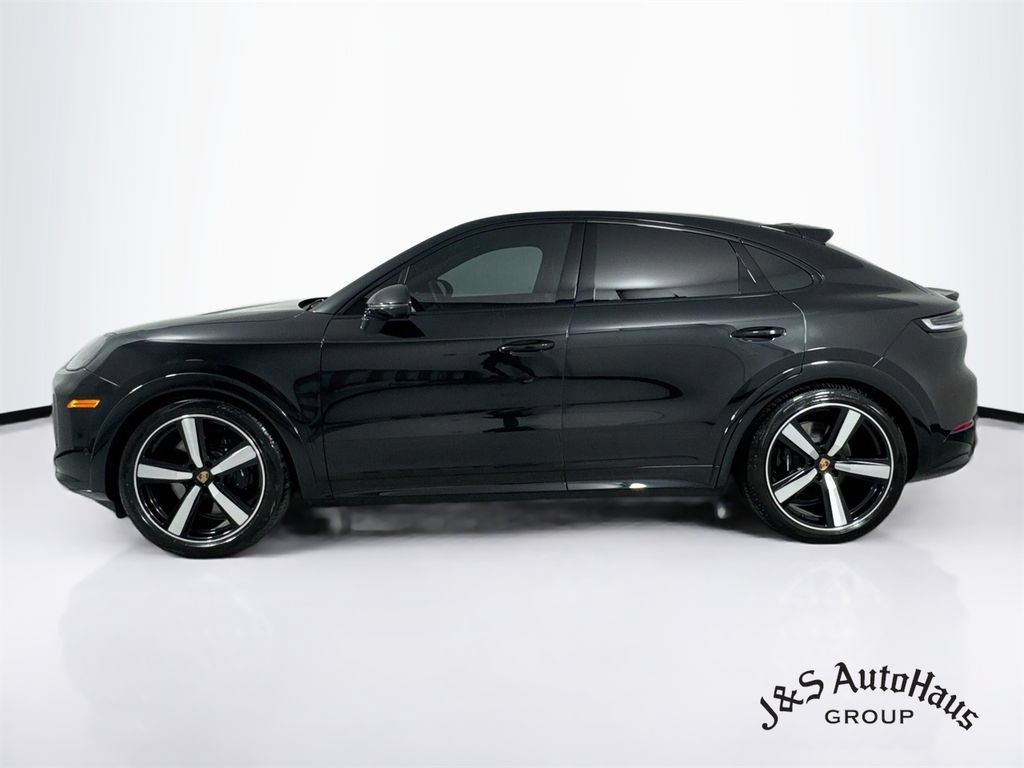 Used 2025 Porsche Cayenne GTS AWD/4WD image 4