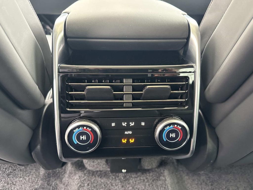 New 2026 Land Rover Range Rover SE image 13