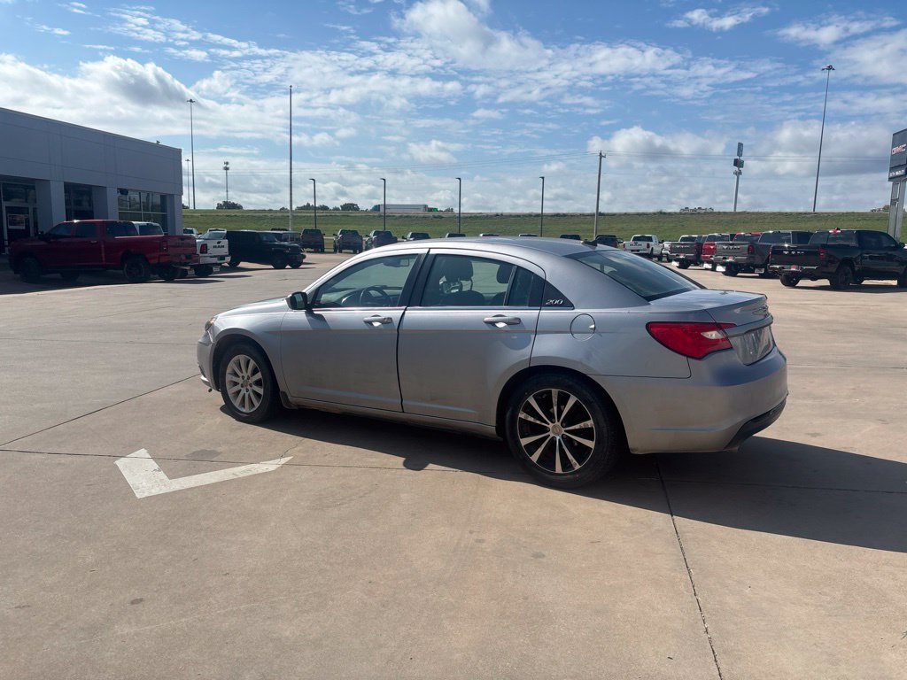 Used 2013 Chrysler 200 Limited FWD image 3