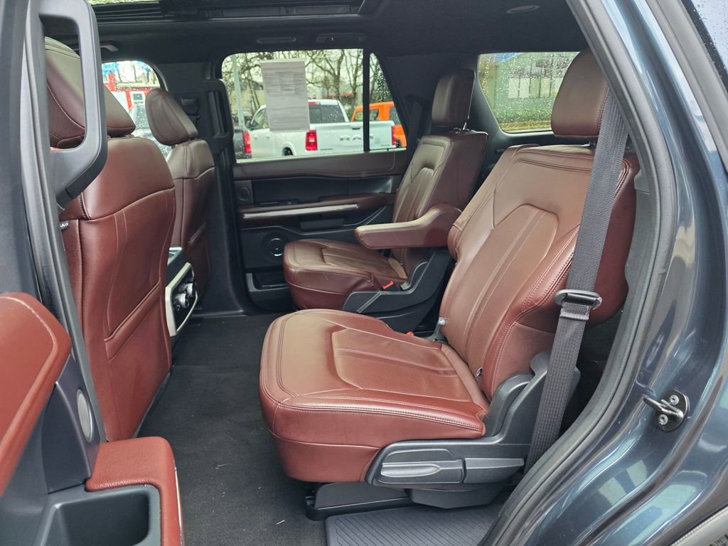 Used 2023 Ford Expedition Limited image 5