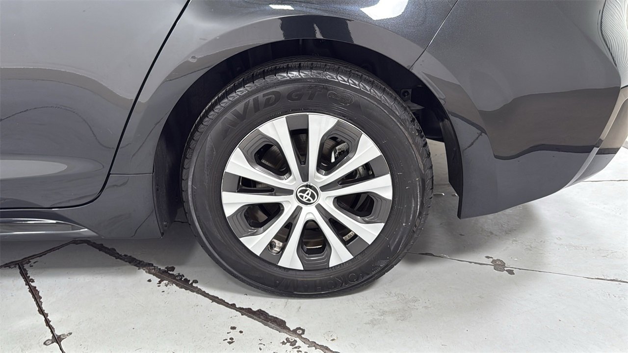 Used 2022 Toyota Corolla LE image 23