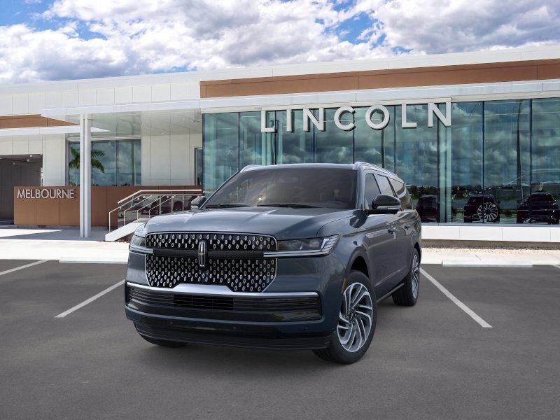 New 2026 Lincoln Navigator L Reserve AWD/4WD image 2