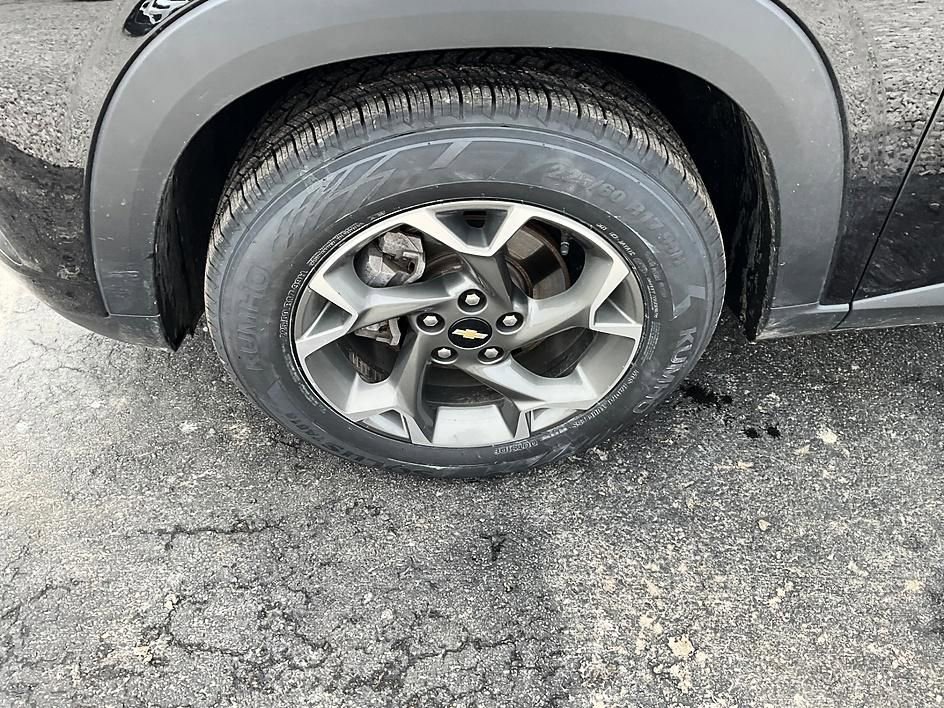 Used 2024 Chevrolet Trax LT w/ Sunroof Package image 10