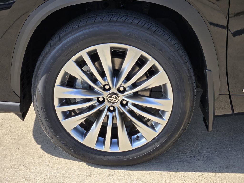 New 2026 Toyota Highlander Platinum AWD/4WD image 7