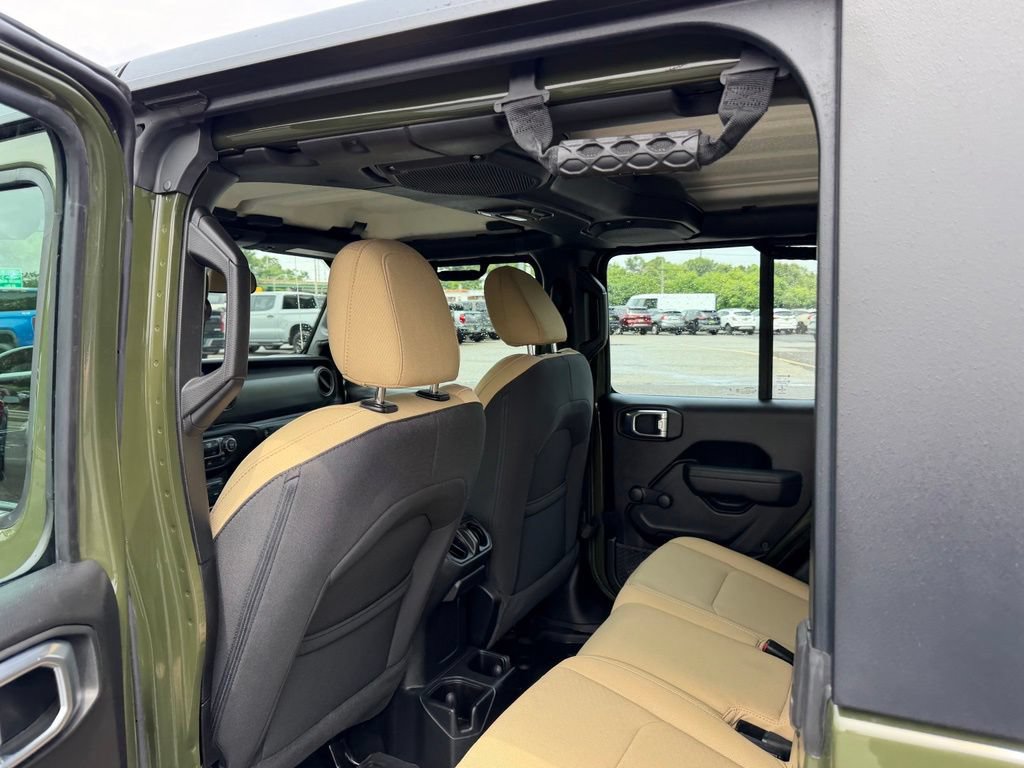 Used 2023 Jeep Gladiator Sport AWD/4WD image 13
