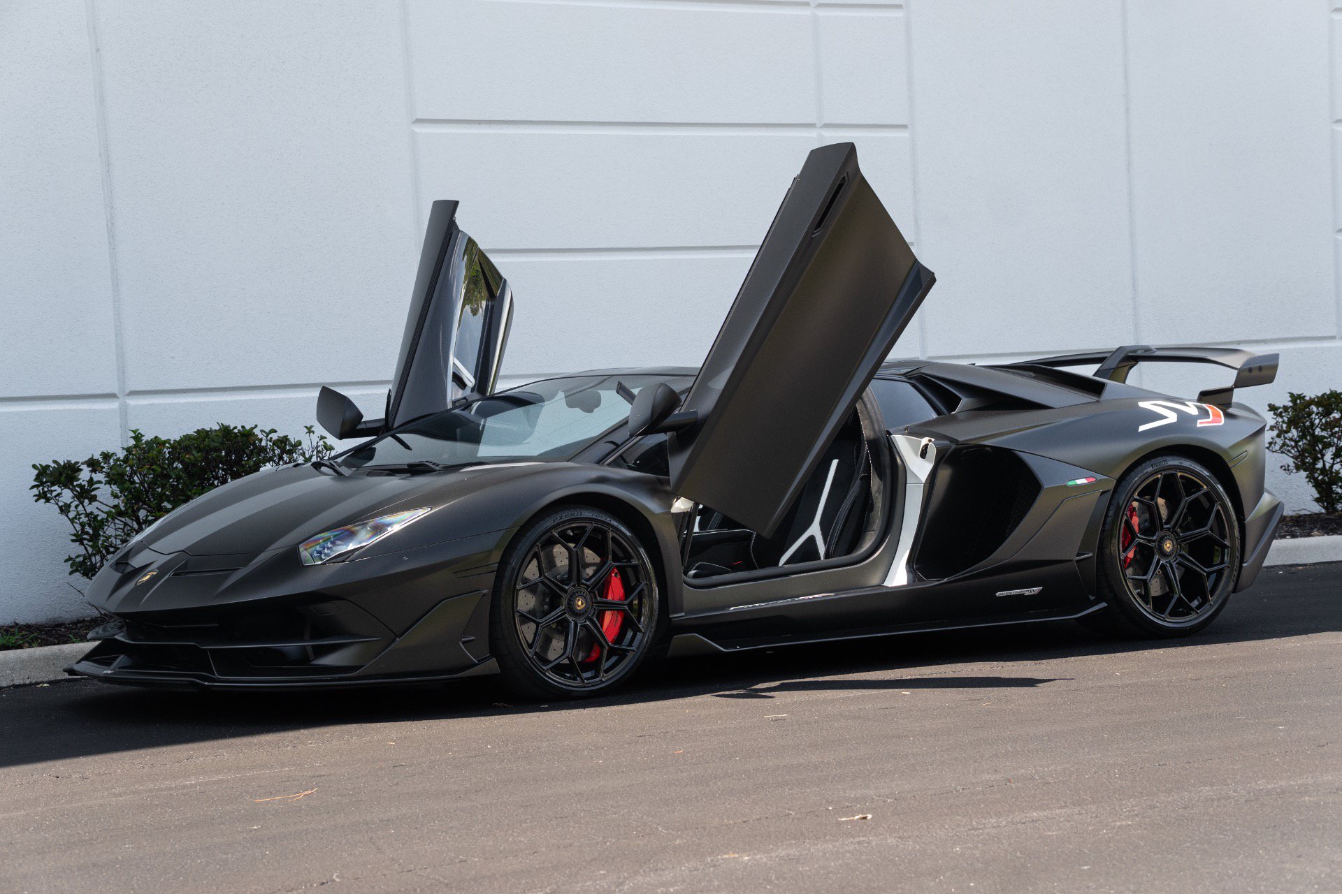 Used 2020 Lamborghini Aventador SVJ AWD/4WD image 31