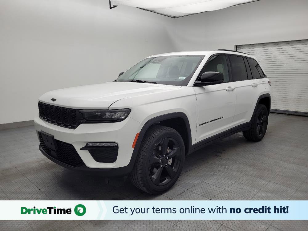 Used 2023 Jeep Grand Cherokee Limited w/ Black Appearance Package AWD/4WD image 1