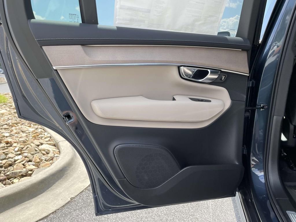 New 2026 Volvo XC90 B6 Plus image 3