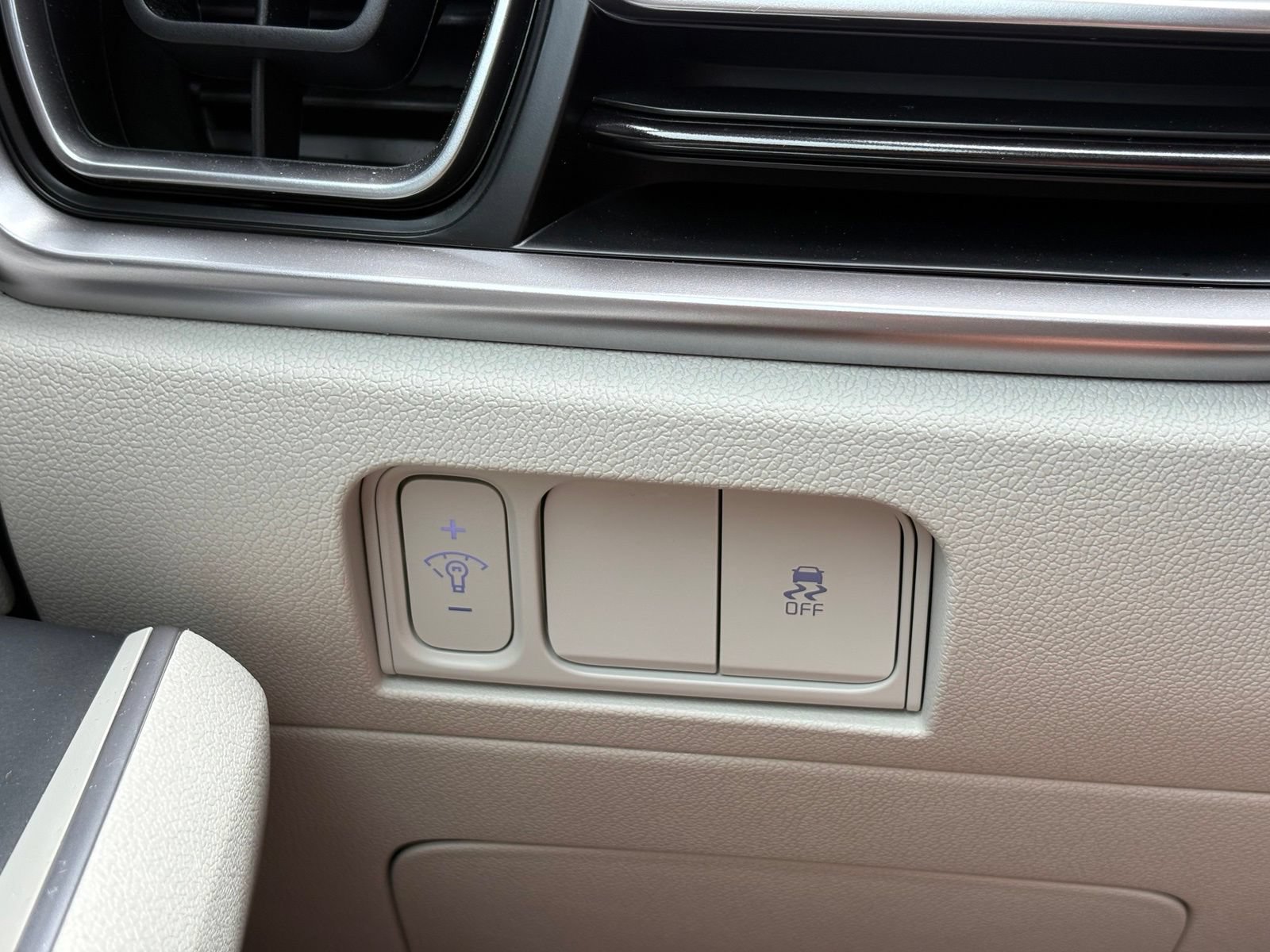 Used 2025 Kia Sorento S FWD image 16