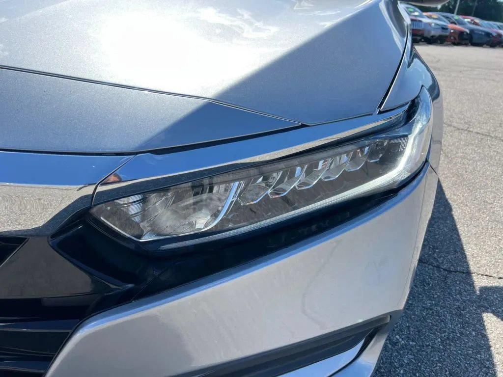 Used 2018 Honda Accord LX image 32