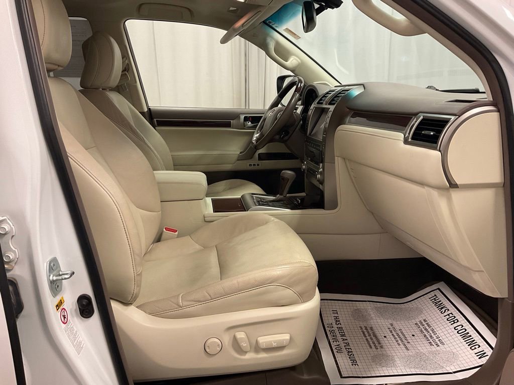 Used 2015 Lexus GX 460 w/ Premium Package image 34