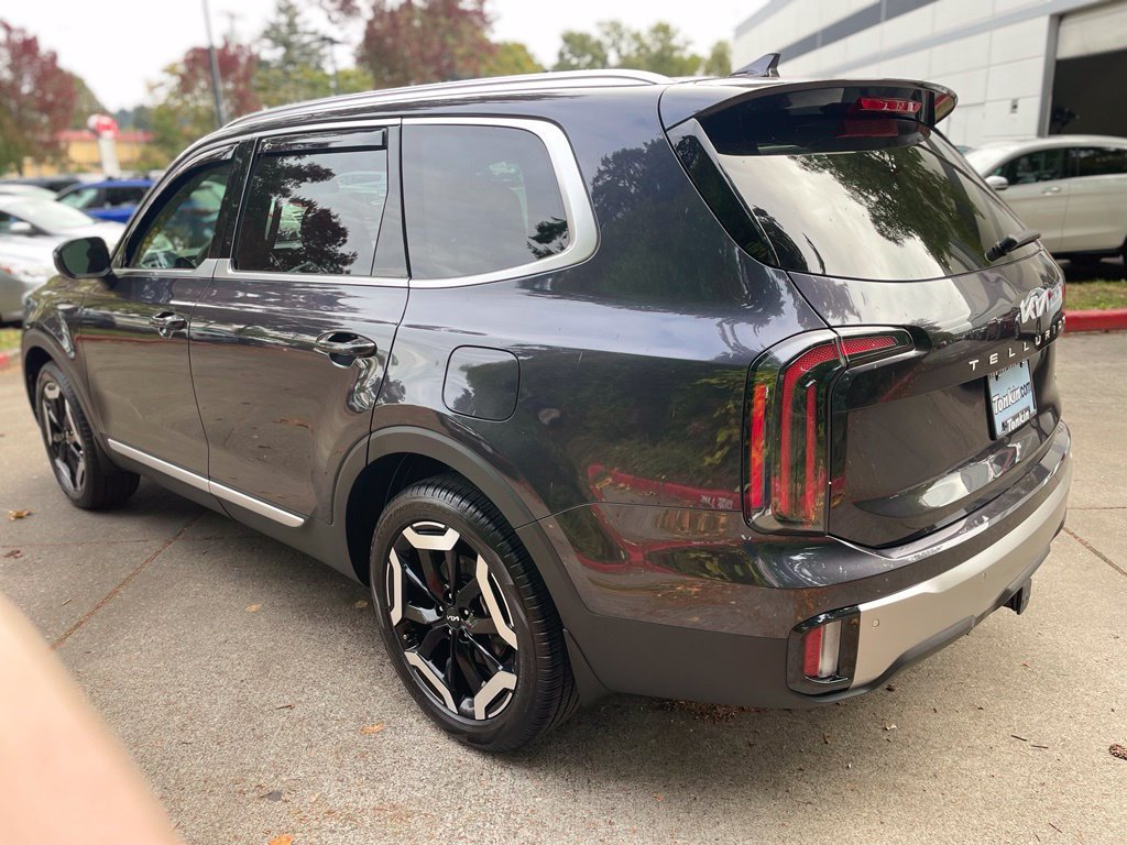 Used 2025 Kia Telluride EX w/ EX Captain's Chair Package AWD/4WD image 6