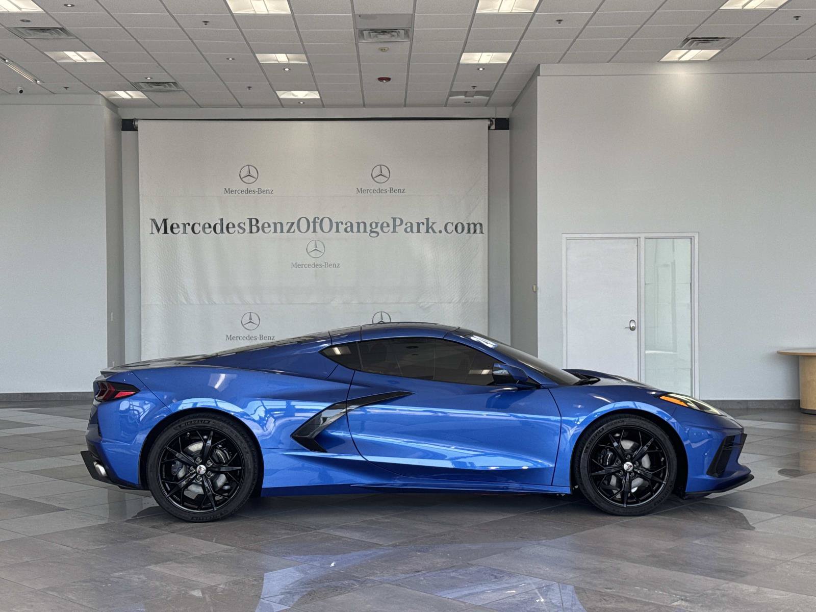 Used 2020 Chevrolet Corvette Stingray Coupe w/ 1LT RWD image 3