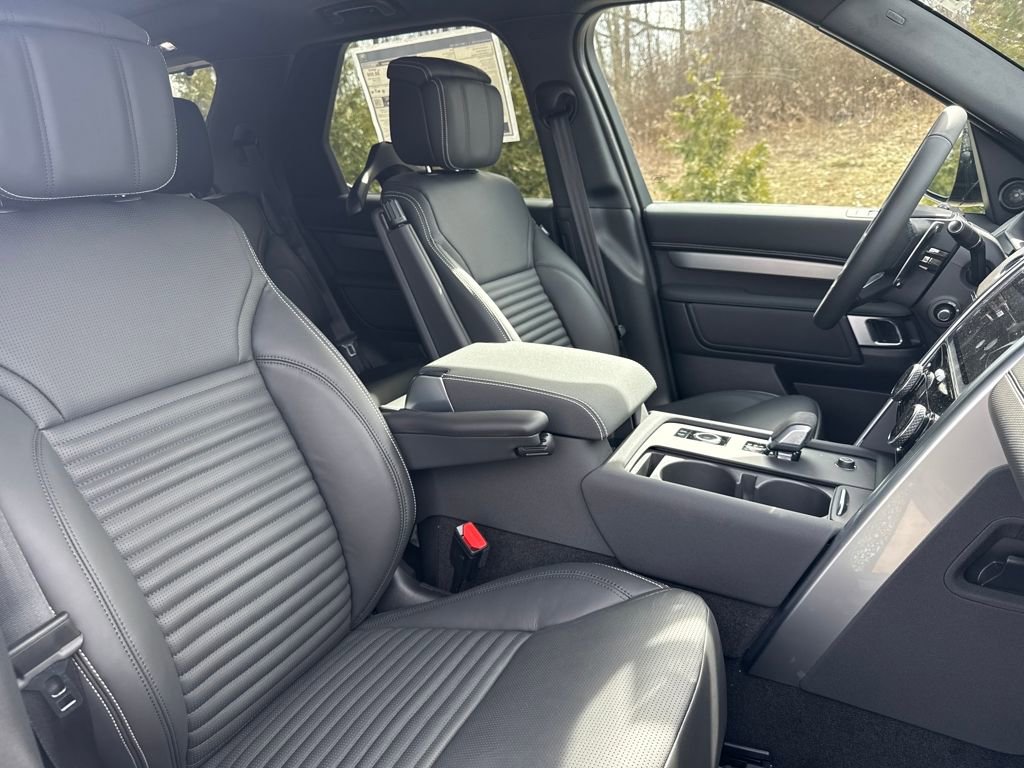 New 2026 Land Rover Discovery Limited Edition image 13