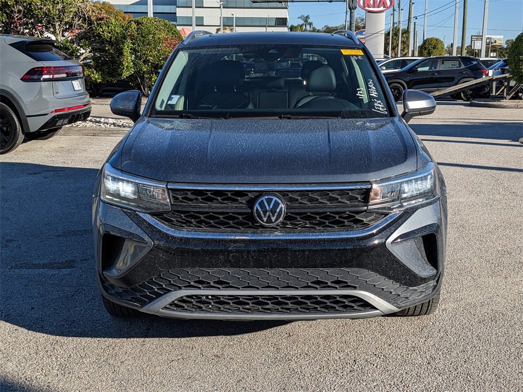 Used 2023 Volkswagen Taos SE w/ Panoramic Sunroof Package image 2
