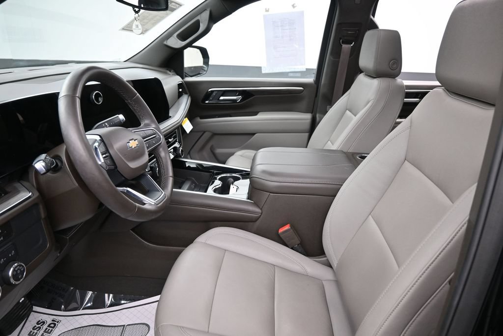 Used 2025 Chevrolet Suburban LT w/ Comfort Package AWD/4WD image 22