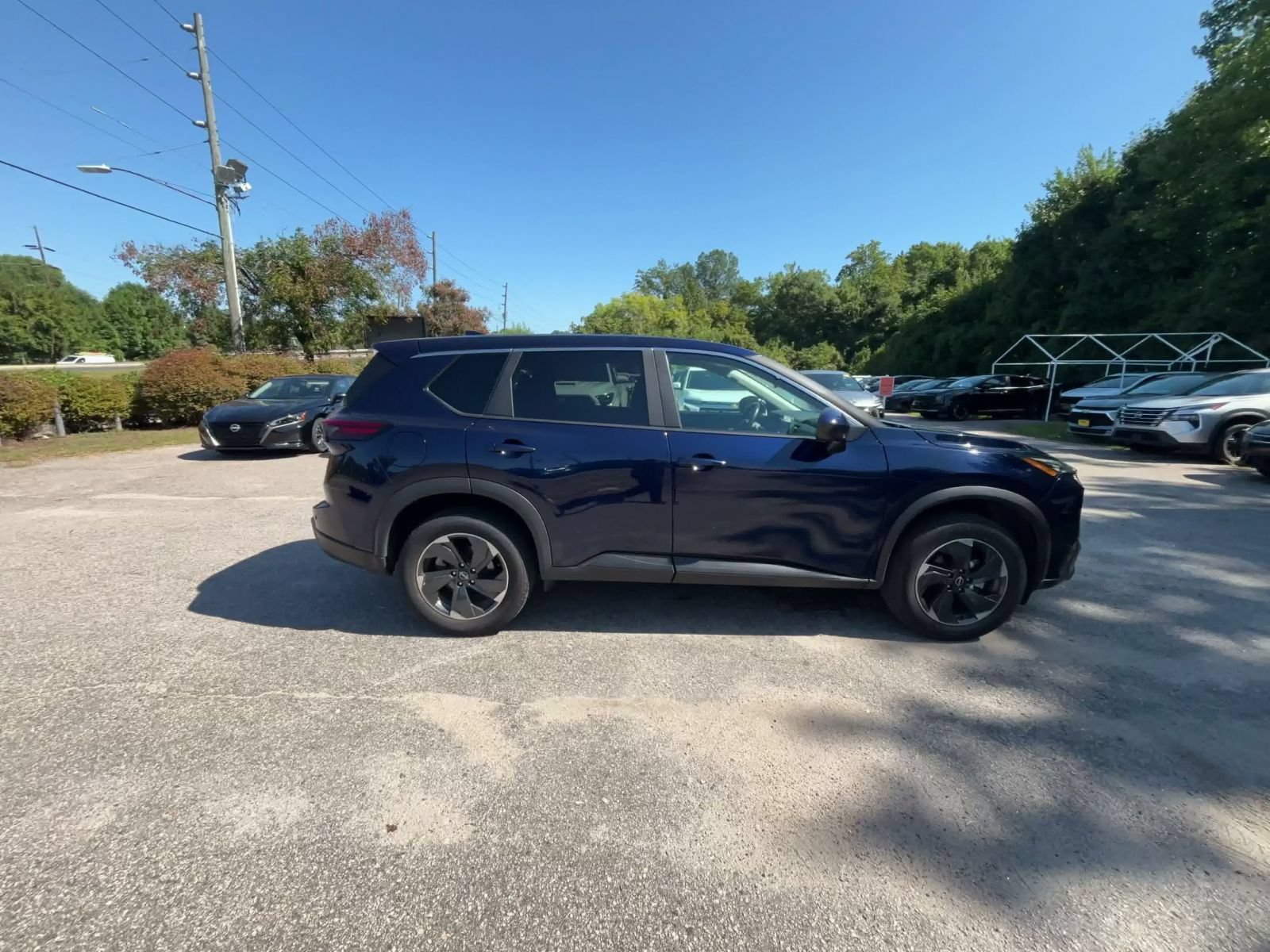 Used 2025 Nissan Rogue SV FWD image 15