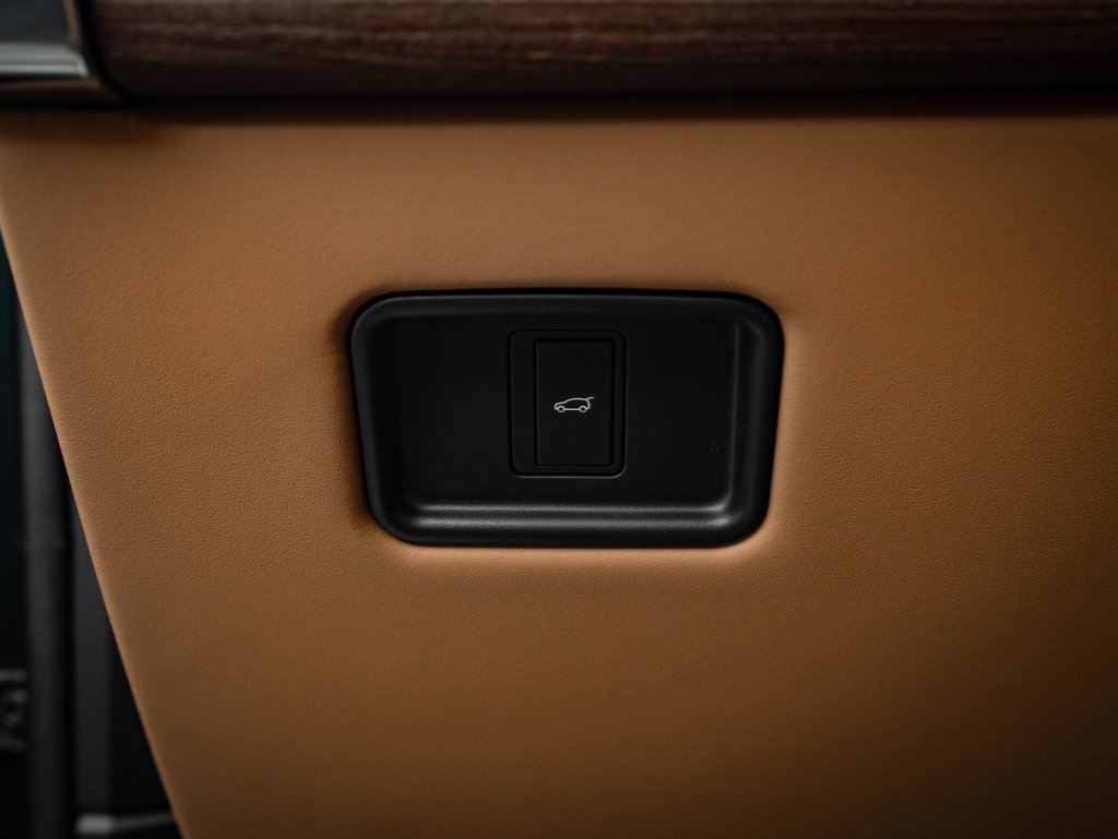 New 2026 Land Rover Range Rover SE image 42