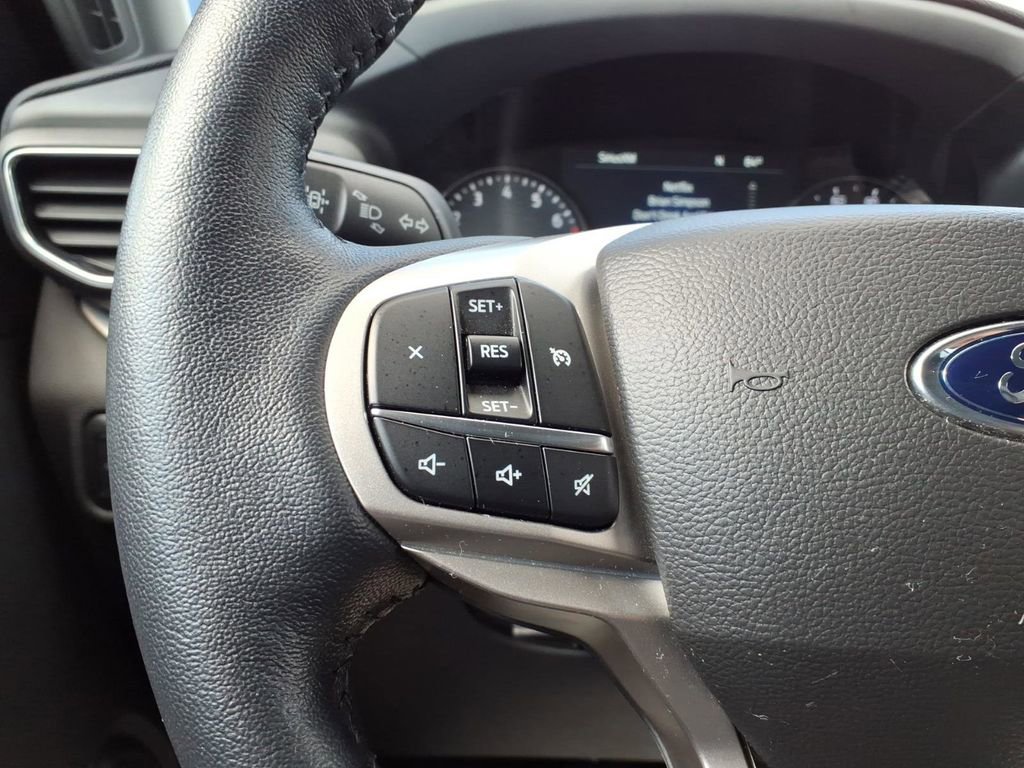 Used 2022 Ford Explorer XLT w/ Equipment Group 202A image 18