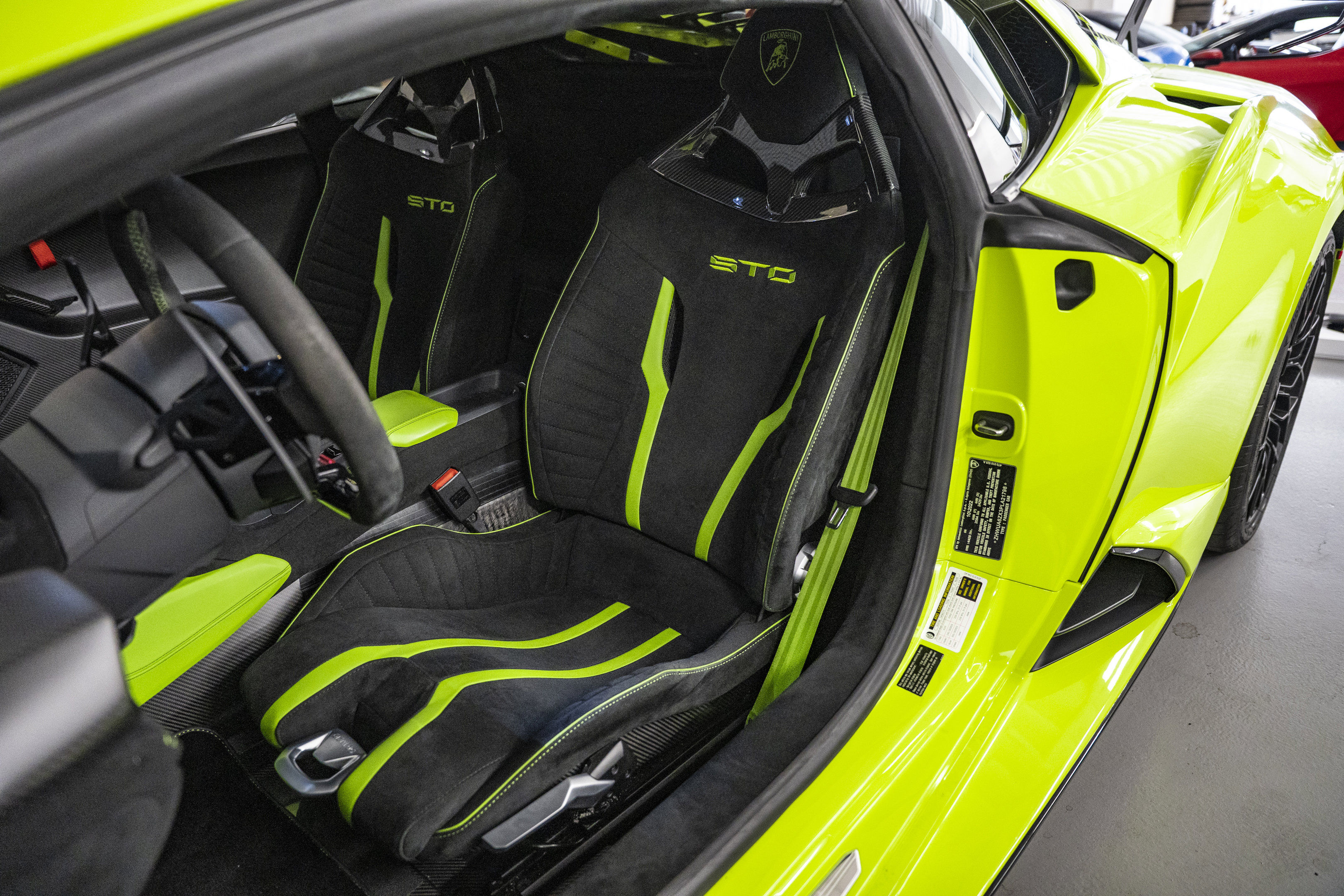 Used 2023 Lamborghini Huracan STO RWD image 40