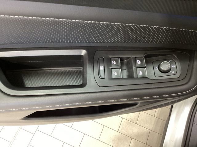 Used 2024 Volkswagen Atlas Cross Sport SEL Premium R-Line image 18