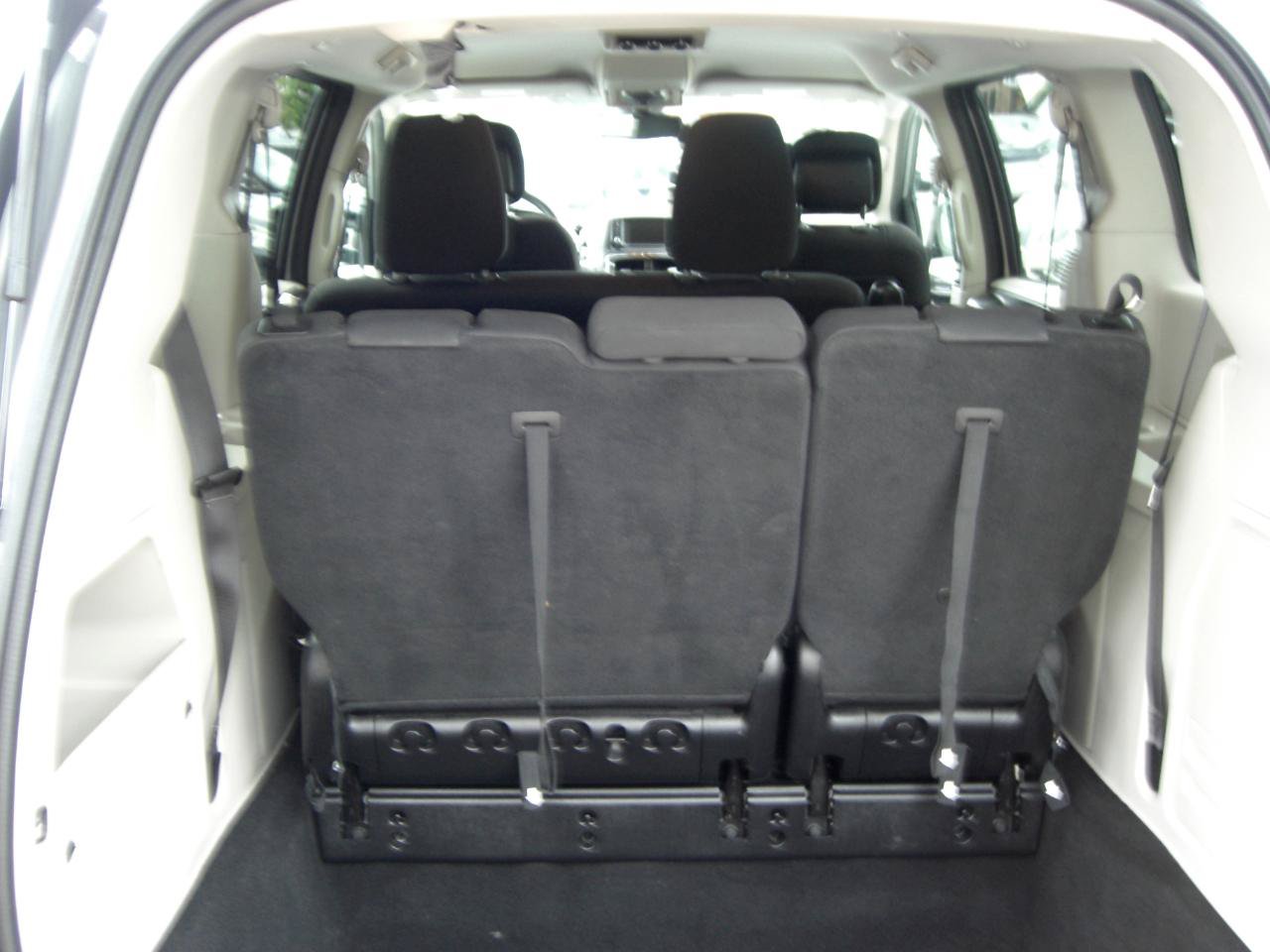 Used 2019 Dodge Grand Caravan SE FWD image 11