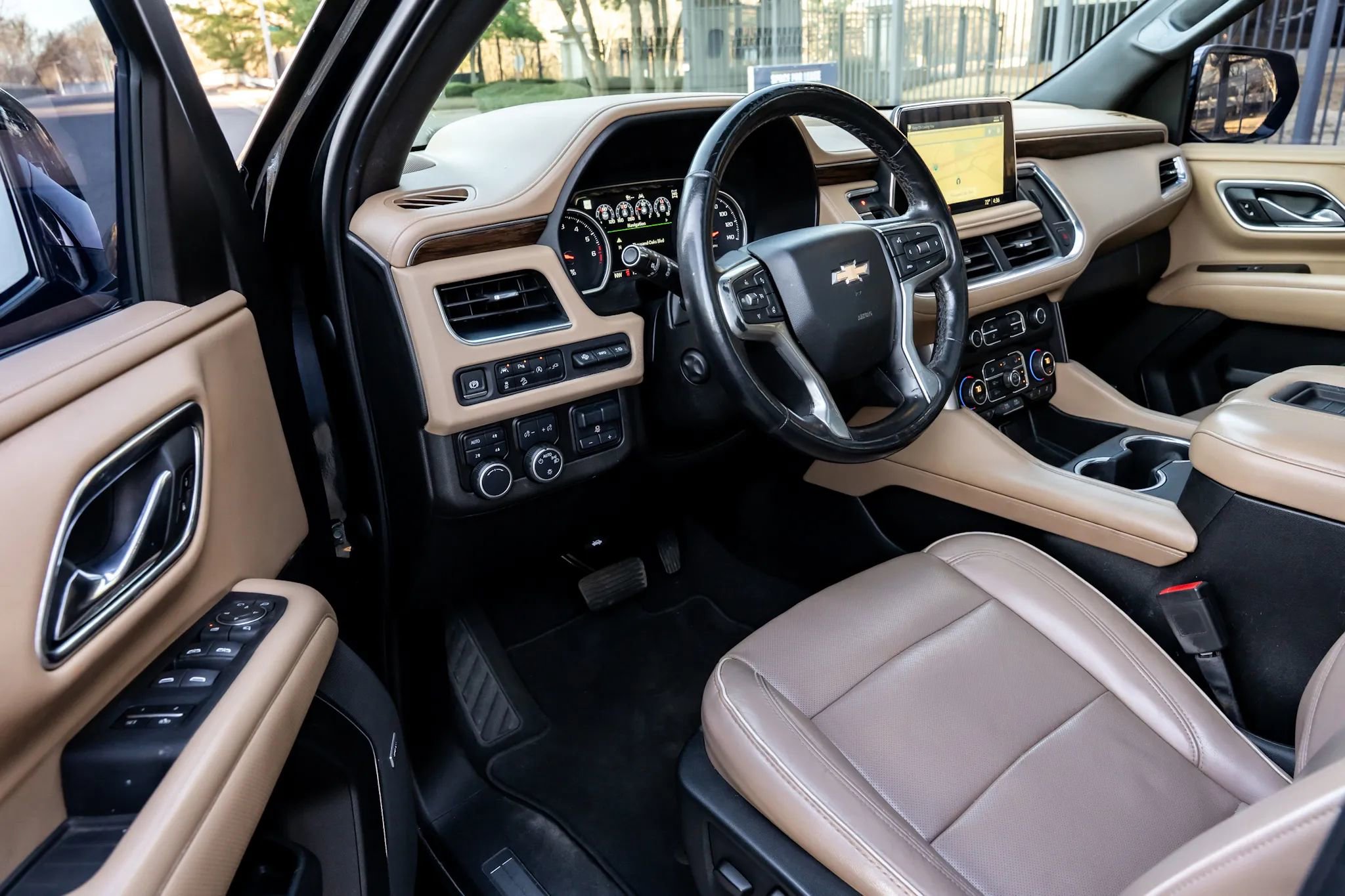 Used 2021 Chevrolet Tahoe Premier w/ Premium Package image 10