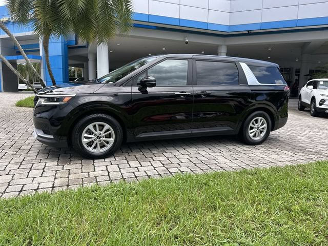 Used 2024 Kia Carnival LX FWD image 31