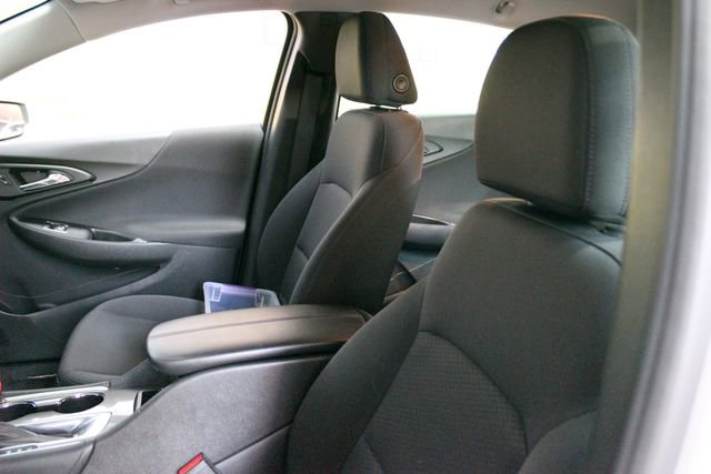 Used 2017 Chevrolet Malibu LT FWD image 17