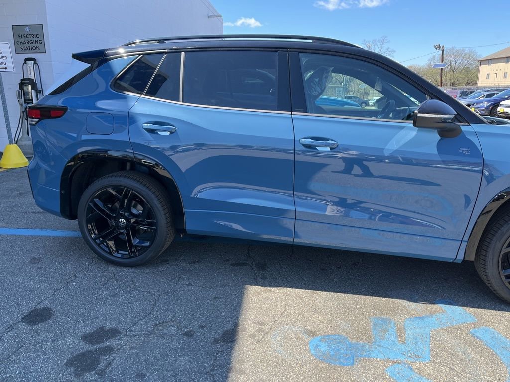 New 2026 Volkswagen Tiguan SE R-Line image 11