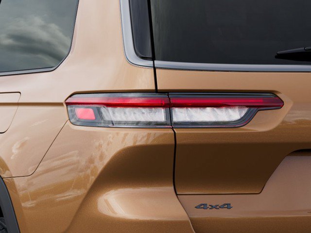 New 2027 Jeep Grand Cherokee L Limited w/ Limited Altitude Package AWD/4WD image 9