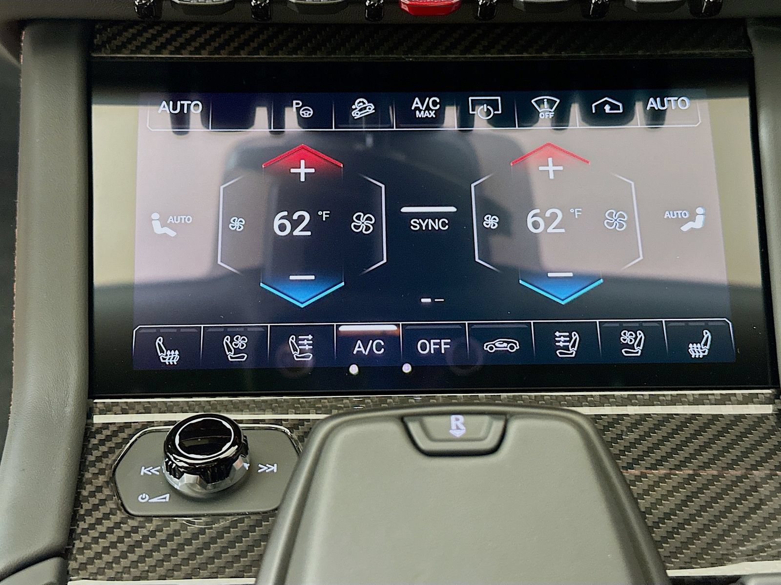 Used 2025 Lamborghini Urus SE AWD/4WD image 28