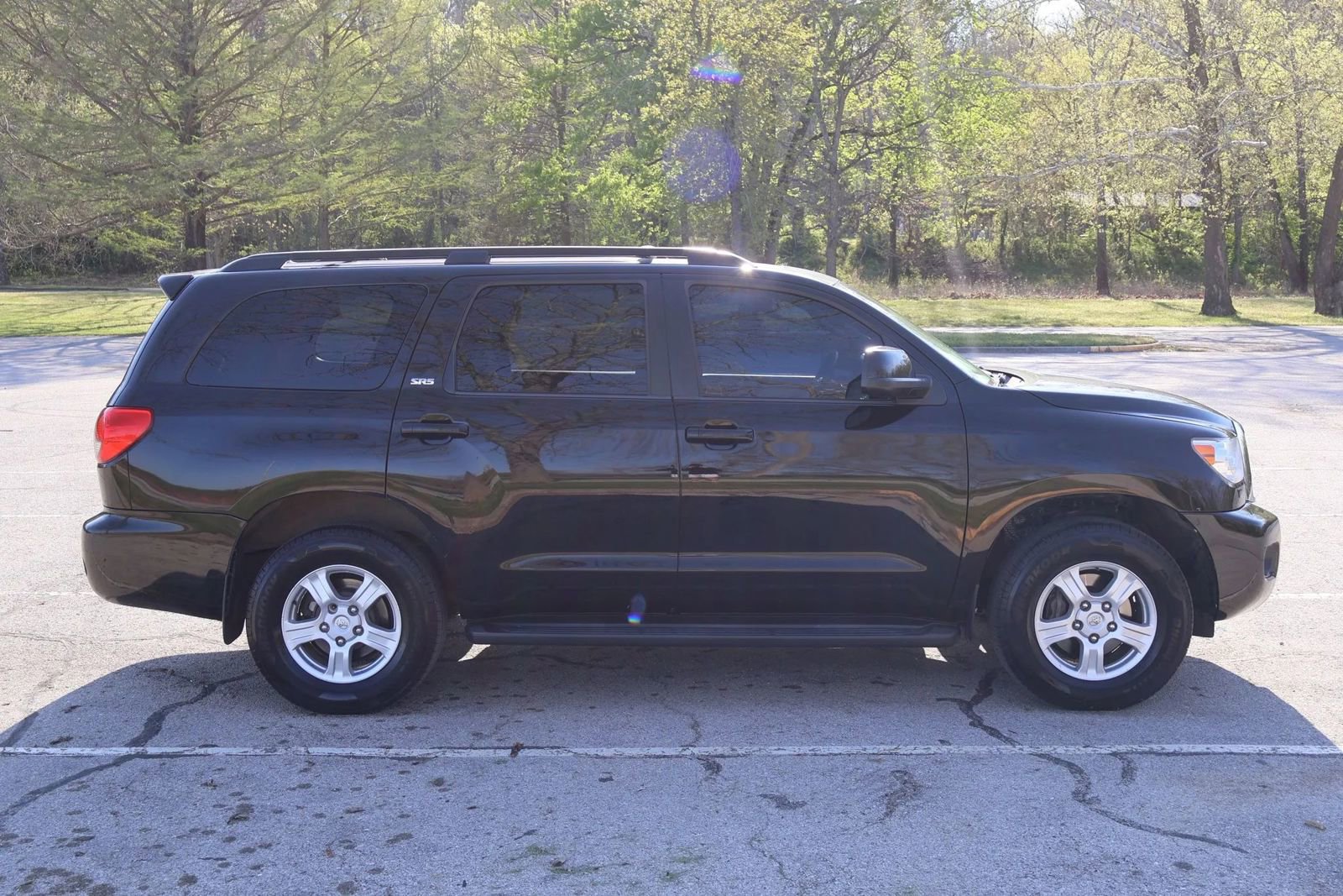 Used 2015 Toyota Sequoia SR5 w/ Premium Package AWD/4WD image 4