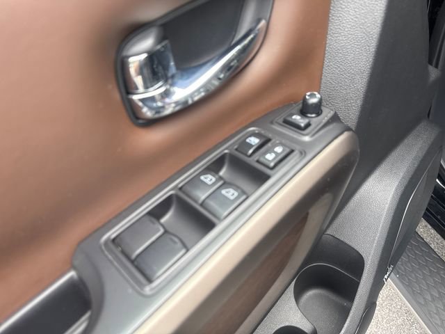 Used 2021 Nissan Titan Platinum Reserve w/ Moonroof Package AWD/4WD image 10