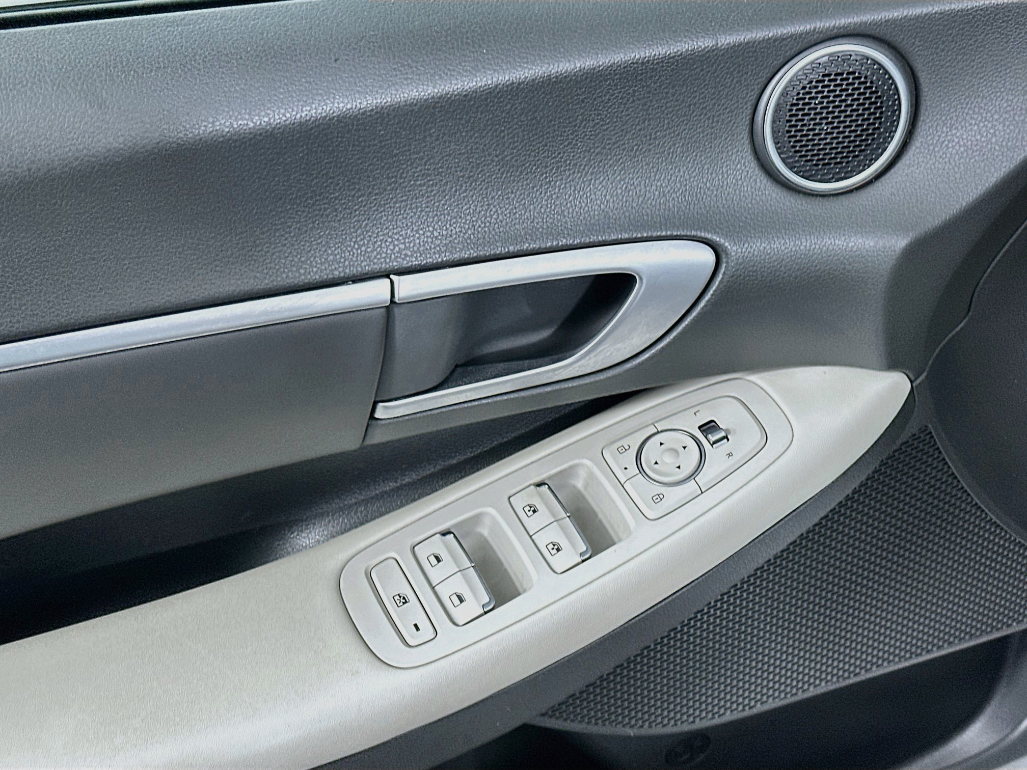 Used 2025 Hyundai Sonata SEL FWD image 15