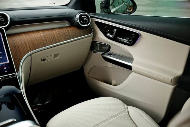 Used 2024 Mercedes-Benz GLC 300 4MATIC image 28