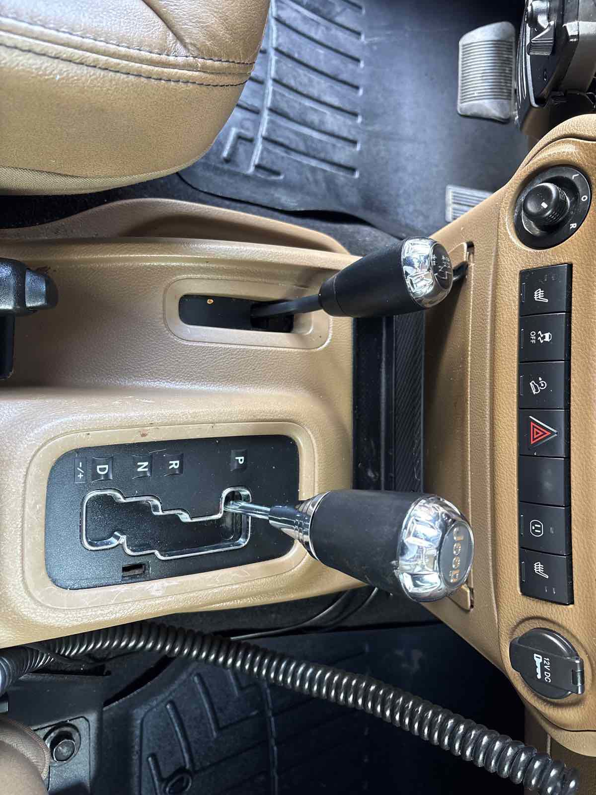 Used 2013 Jeep Wrangler Unlimited Rubicon w/ Connectivity Group AWD/4WD image 28