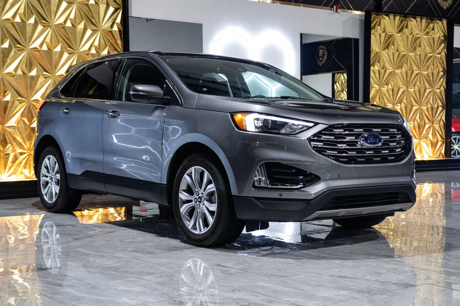 Used 2024 Ford Edge Titanium AWD/4WD image 2