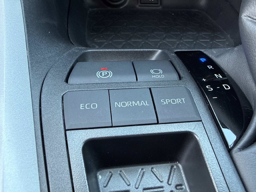 Used 2025 Toyota RAV4 XLE Premium FWD image 34