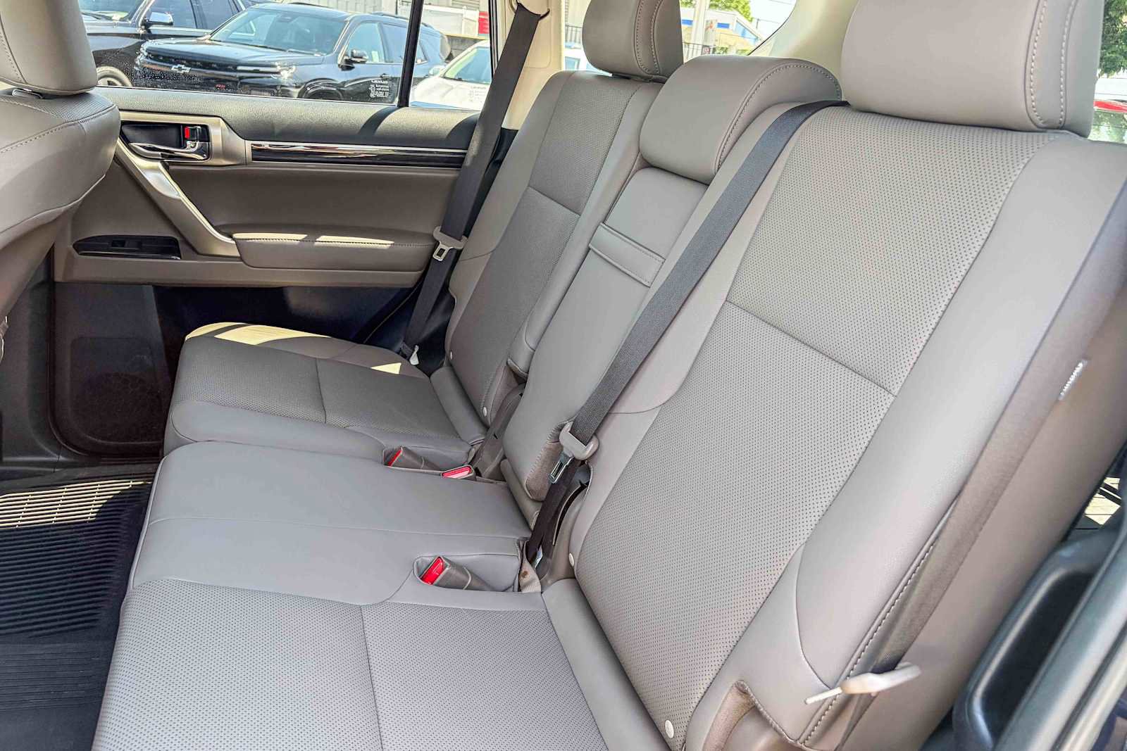 Certified 2021 Lexus GX 460 Premium w/ Premium Package AWD/4WD image 18